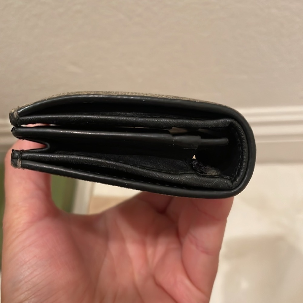 Gucci Bees Full Set Compact Wallet - Picture 6 of 11